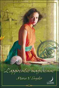 Couverture du livre L'apprentie magicienne - Maria V Snyder