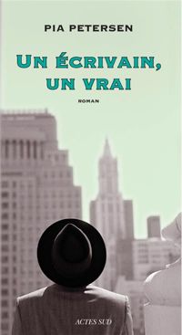 Couverture du livre Un écrivain, un vrai - Pia Petersen