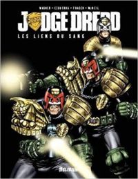 Couverture du livre Judge Dredd : Les Liens du Sang - John Wagner