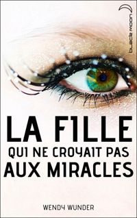 Couverture du livre La fille qui ne croyait pas aux miracles - Wendy Wunder