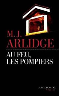 Couverture du livre Au feu, les pompiers - M J Arlidge