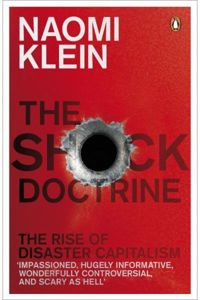 Couverture du livre The Shock Doctrine - Naomi Klein