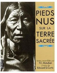 Couverture du livre Pieds nus sur la terre sacrée - Teresa Carolyn Mcluhan