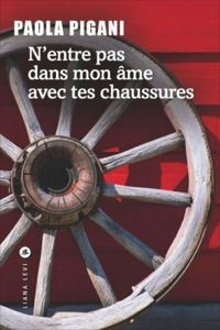 Couverture du livre N'entre pas dans mon âme avec tes chaussures - Paola Pigani